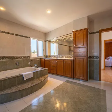 Victoria Paradise Villa Cala'N Blanes (Menorca)
