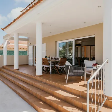 Victoria's Paradise Villa *