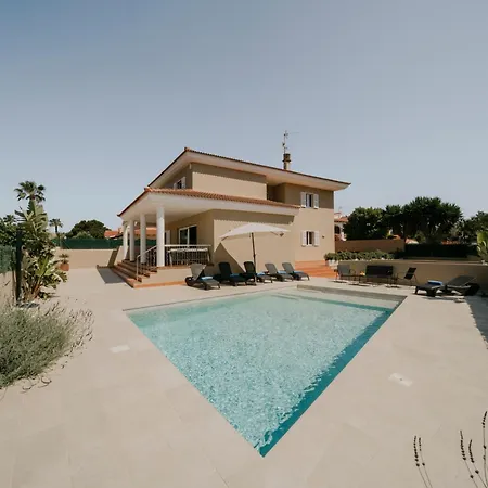 Victoria's Paradise Villa *